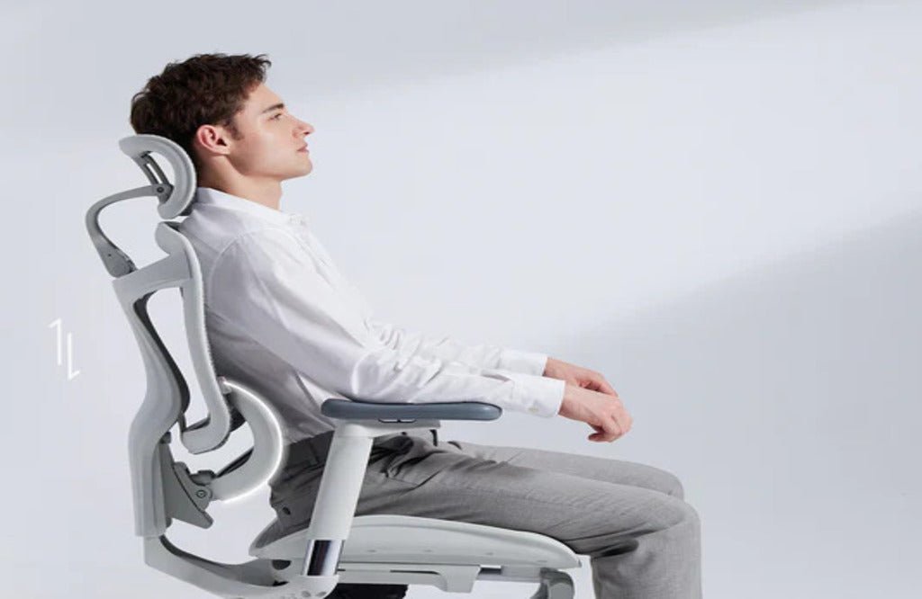 Armlehnen-Ergonomie erklärt: Warum Ihr Nacken am Ende am Stuhl hängt