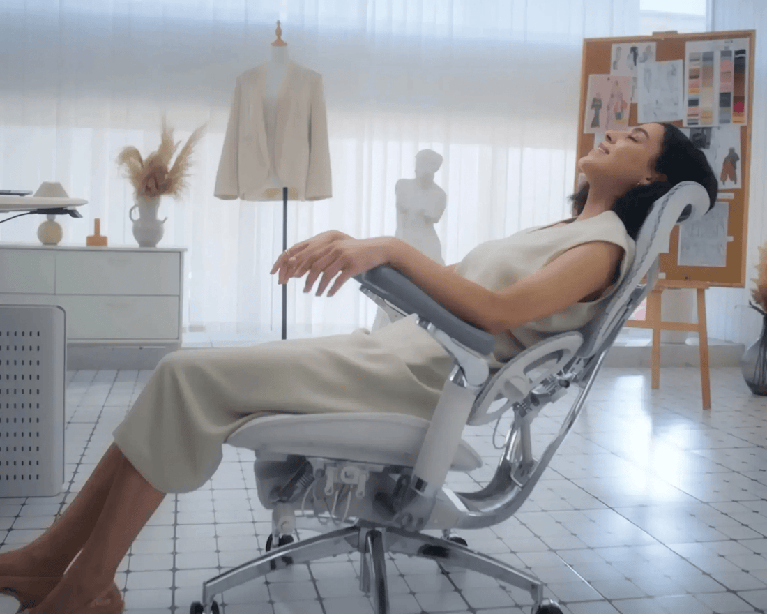 Wie wählt man einen ergonomischen Bürostuhl zur Linderung von Rückenschmerzen aus?